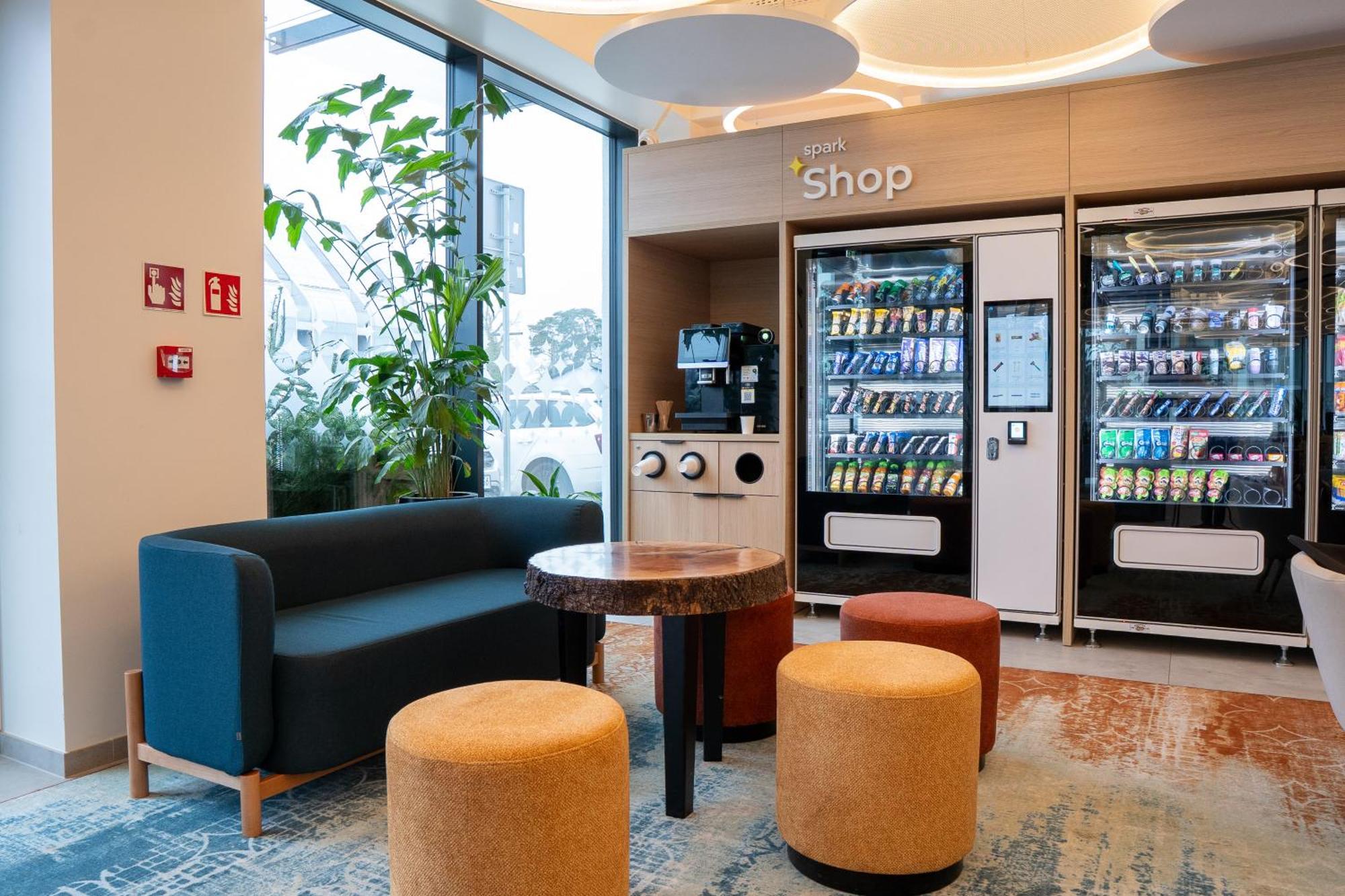 Spark By Hilton Поберово Екстериор снимка